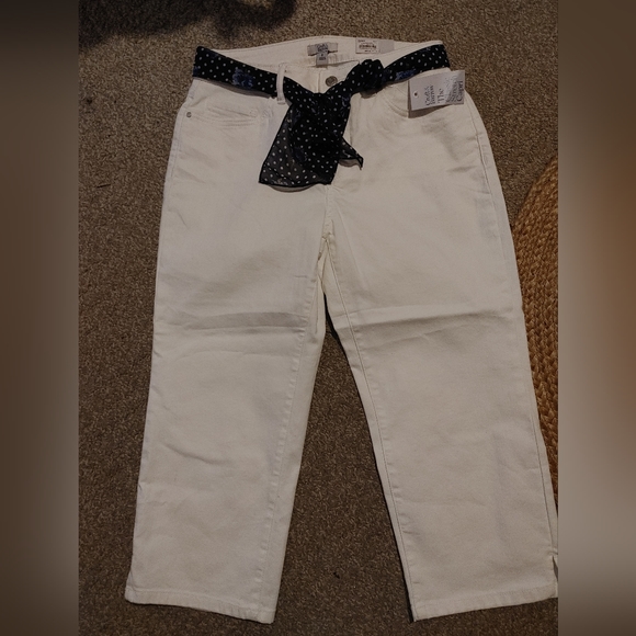 Capri Mid Rise. SZ.8 NWT White - Picture 2 of 7